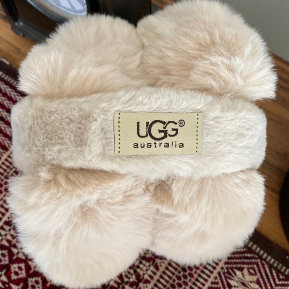 ❗️❤️ Warm and fuzzy UGG earmuffs, NEW❗️❤️